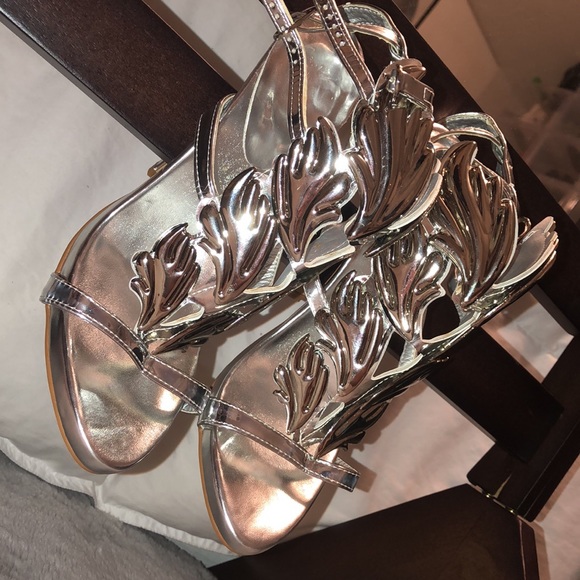 Metallic - Picture 3 of 6